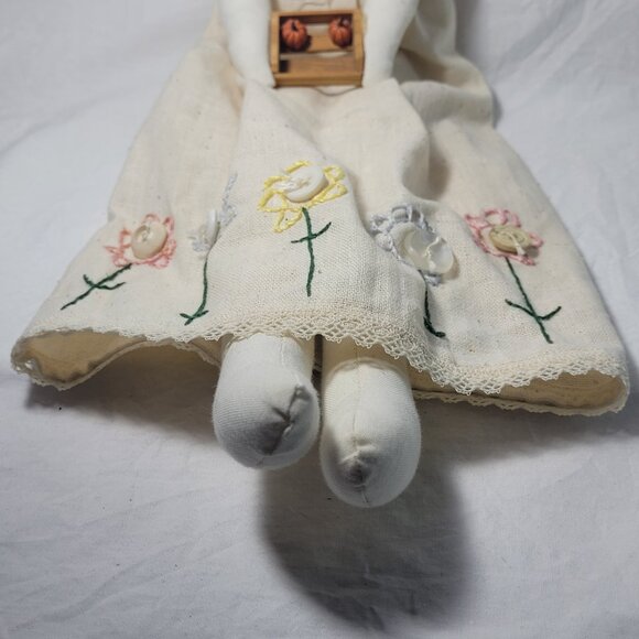 Vintage Folk Art Primitive Style Doll with Apples Hand Made 21 Inches - Picture 4 of 9